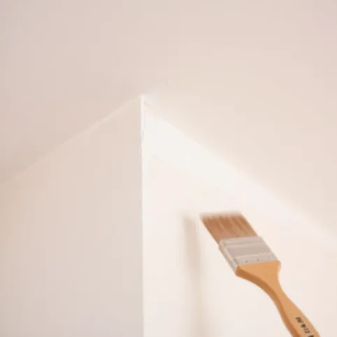 Jak odciąć sufit od ściany przy malowaniu