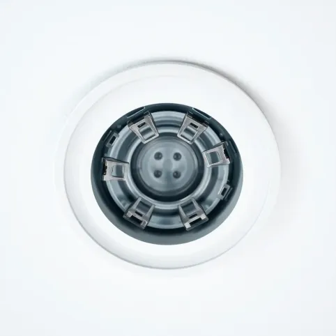 Jak wymienić żarówkę w halogenie sufitowym