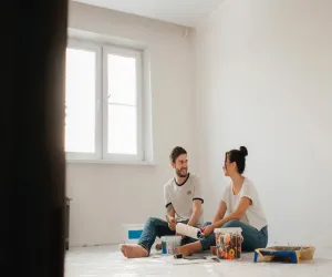 Jak zlikwidować smugi na suficie po malowaniu
