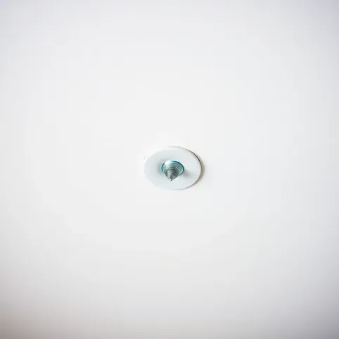 Jaki ciężar można powiesić na płycie gipsowej na suficie