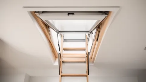 wejście na strych w suficie