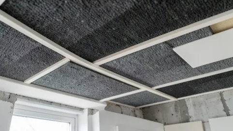 wyciszenie sufitu w bloku